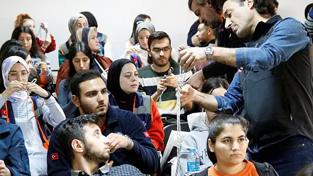 NEÜ'de geleceğin paramedikleri 'Destek AFAD Gönüllüsü' oldu

