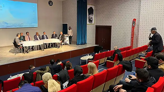 NEÜ'de 'Kuraklık ve Bitkisel Üretimde Alternatif Yönelimler' paneli yapıldı

