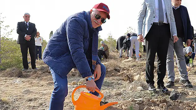 NEÜ'de Milli Ağaçlandırma Günü'nde fidanlar toprakla buluştu