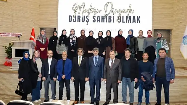 NEÜ'de 'Modern Dünyada Duruş Sahibi Olmak' konuşuldu