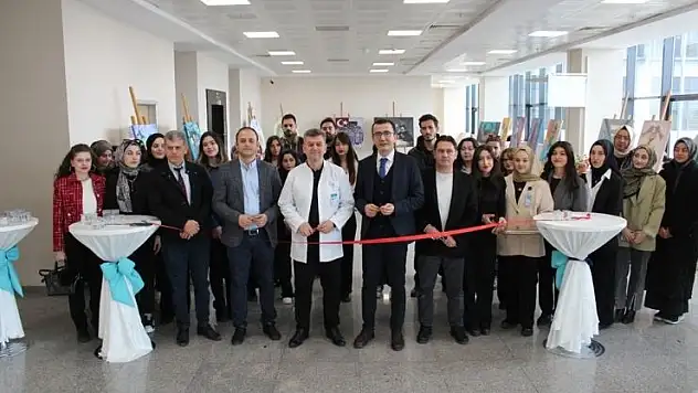 NEÜ'de sanat ve tıp aynı çatı altında buluştu