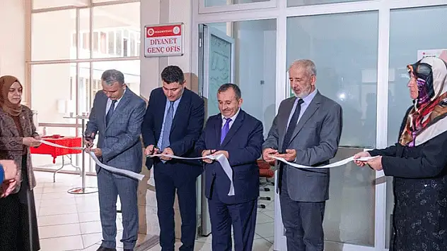 NEÜ'den gençlere yeni hizmet