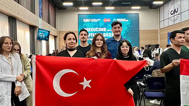 NEÜ'lü genç doktor adaylarından Taşkent'te örnek performans