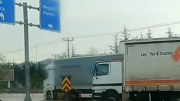 Nevşehir-Aksaray kara yolu sel nedeniyle trafiğe kapandı
