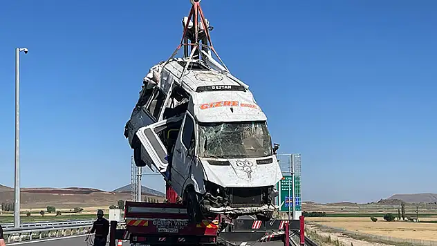 Nevşehir'de devrilen minibüsteki 24 kişi yaralandı

