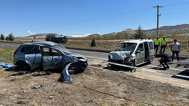 Nevşehir'de otomobil ile hafif ticari araç çarpıştı: 1 ölü, 4 yaralı
