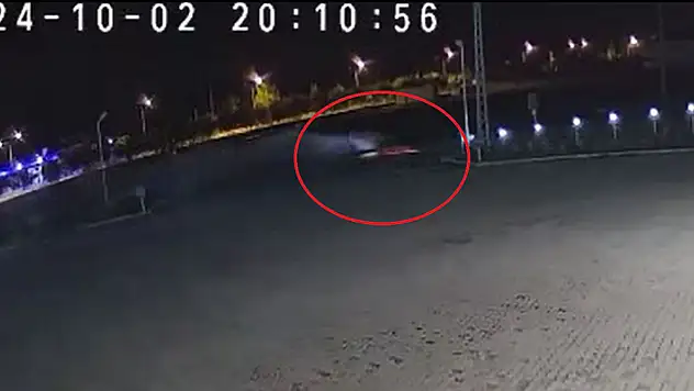 Nevşehir'de otomobilin elektrik direğine çarpması kamerada: 1 ölü, 3 yaralı
