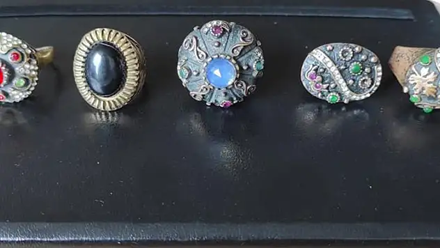 Nevşehir'de tarihi eser olduğu değerlendirilen 5 yüzük ele geçirildi