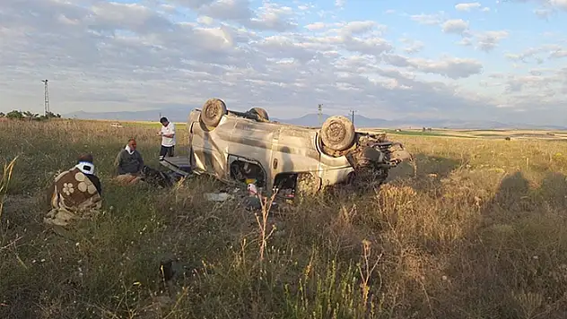 Nevşehir'de tarlaya devrilen araçtaki 1 kişi öldü, 4 kişi yaralandı
