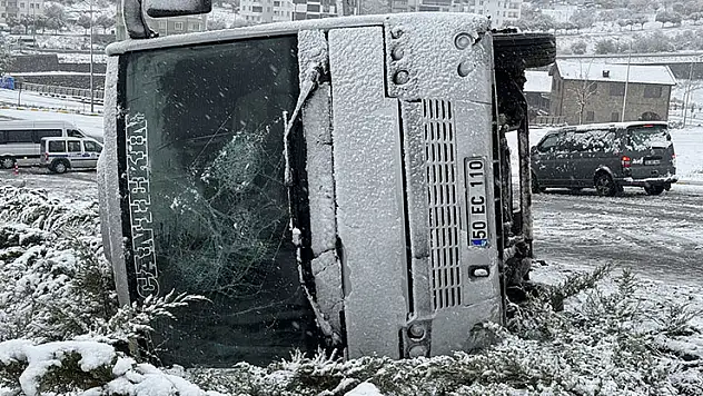Nevşehir'de devrilen işçi servisindeki 14 kişi yaralandı
