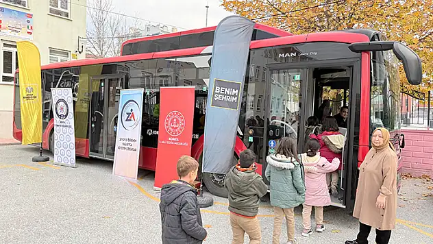 Nezaket Otobüsü öğrencilerle buluşmaya başladı