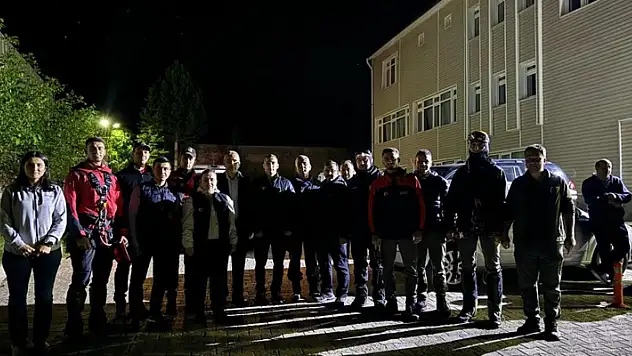 Niğde'de Aladağlar'a tırmanırken mahsur kalan 2 dağcı ekipler tarafından kurtarıldı
