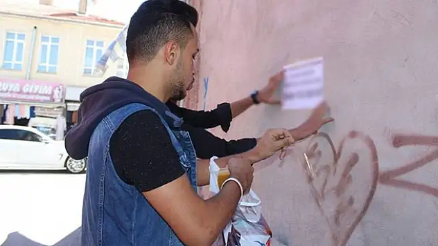 Niğde'de kiralık ev bulamayan öğrenciden ilginç yöntem