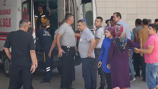Niğde'de minibüs ile hafif ticari aracın çarpışması sonucu 9 kişi yaralandı
