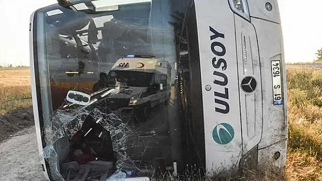 Niğde'de otobüs şarampole devrildi: 25 yaralı