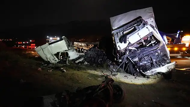 Niğde'de zincirleme trafik kazası: 3 ölü, 4 yaralı
