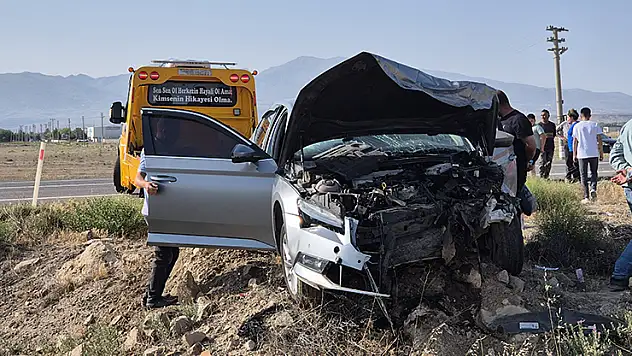 Niğde'de 2 otomobil çarpıştı 1 ölü, 1 yaralı