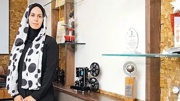 Niran Ünsal: Hür İrademle Kapandım