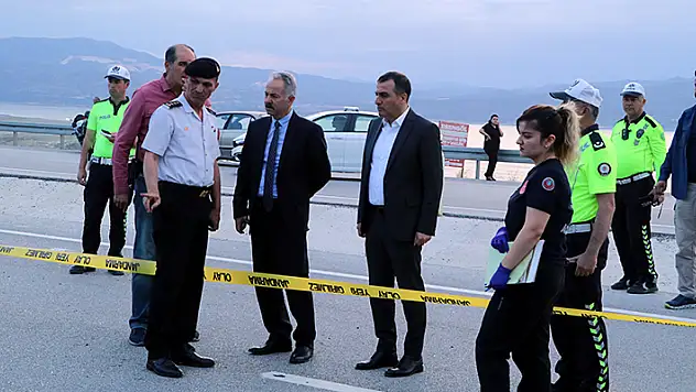 Nişan alışverişi dönüşü kaza feci kaza: 3 ölü, 2 yaralı 
