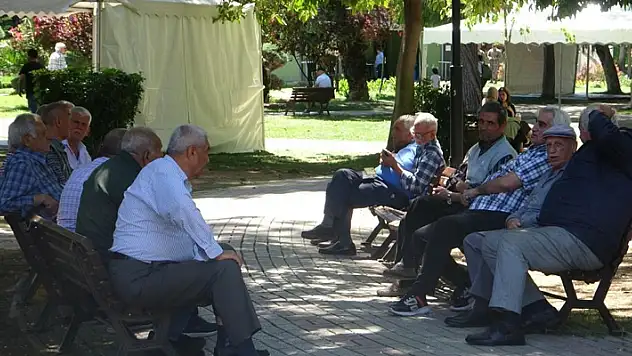 Nisan'da sıcaklık Adana'da rekor seviyeye ulaştı, termometreler 39 dereceyi gösterdi
