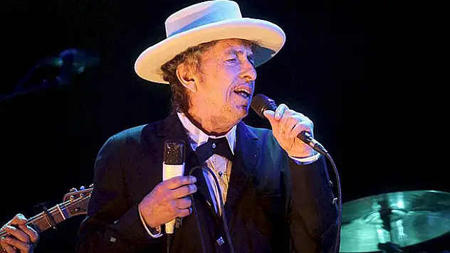 Nobel Edebiyat Ödülü'nün sahibi Bob Dylan oldu