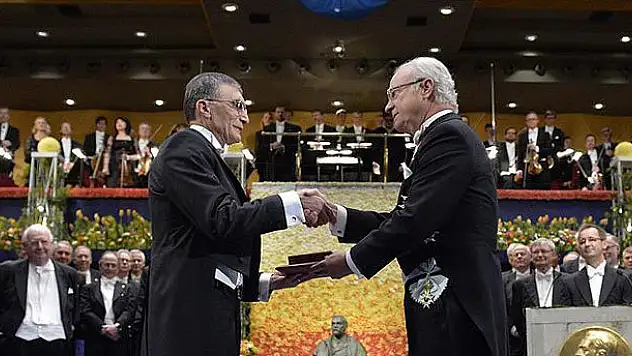 Nobel Kimya Ödülü kazanan Aziz Sancar ödülünü aldı