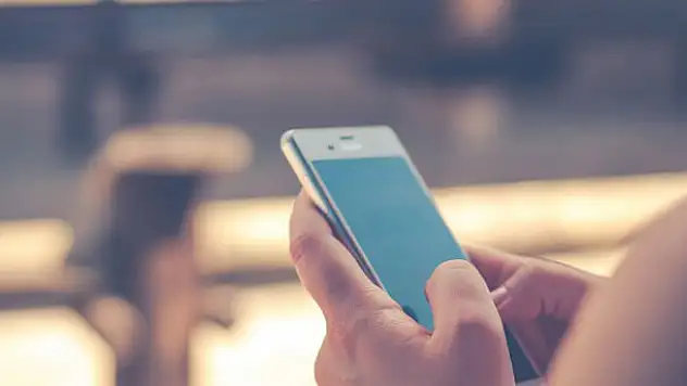 Nomofobi her 15 dakikada bir telefona baktırıyor