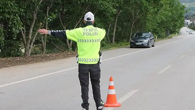 Normalleşme süreci resmen başladı Konya'nın da bulunduğu 15 ildeki sokağa çıkma ve seyahat kısıtlamaları sona erdi