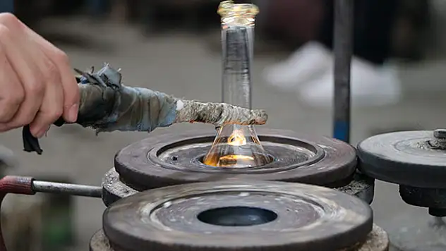 Nostalji meraklıları için 'gaz lambası' üretiyor