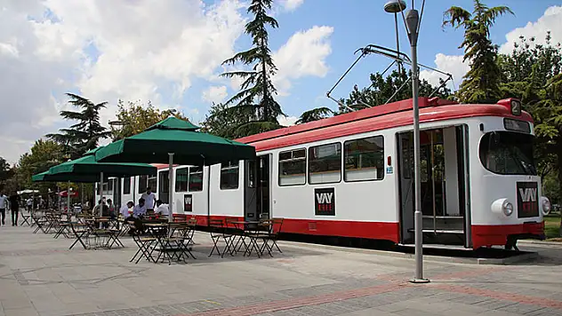 'Nostaljik Tramvay Kafe' müşterilerini zamanda yolculuğa çıkarıyor