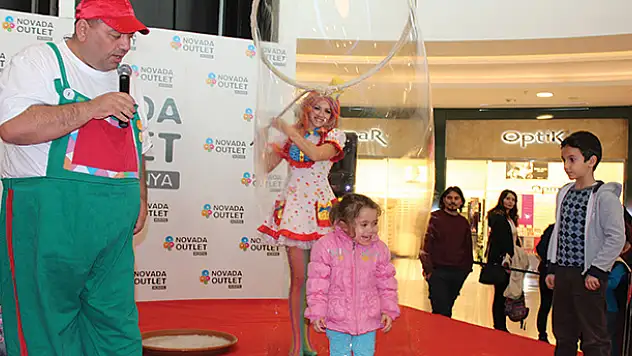 Novada Outlet Konya'dan çocuklara karne hediyesi