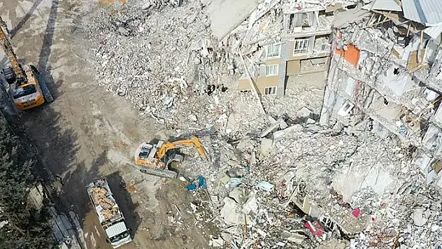 Nurdağı'nda 26 kişinin öldüğü binaya sahte belgelerle yapı ruhsatı düzenlenmiş
