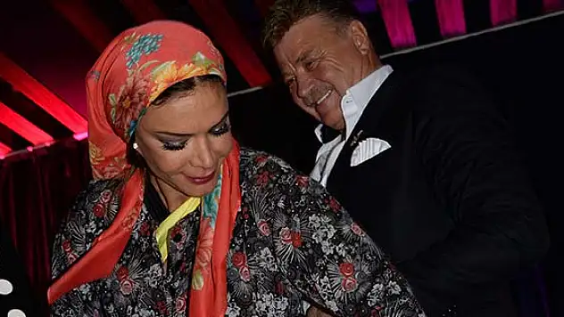 Nuri Alço Mersin'de sahne aldı