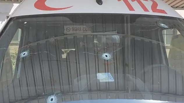 Nusaybin'de teröristler 3 ambulansı taradı