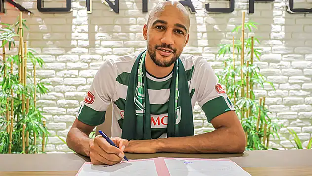 Nzonzi, Konyaspor'da kaldı
