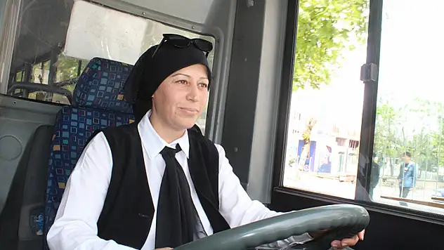 O, Afyonkarahisar'ın tek kadın otobüs şoförü
