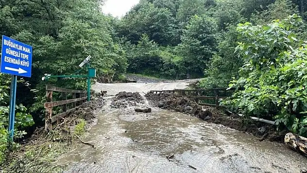 O iki ilde yağış, hayatı felç etti