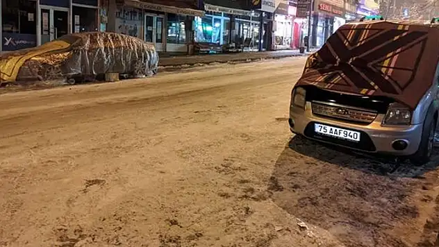 O kentte araçlar battaniyeye sarıldı!
