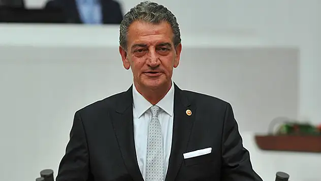 O okul müdürü TBMM'ye taşındı