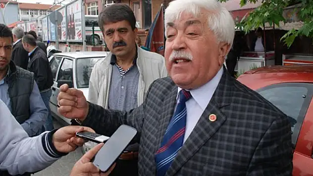 O partinin mitingine sadece güvercinler geldi!