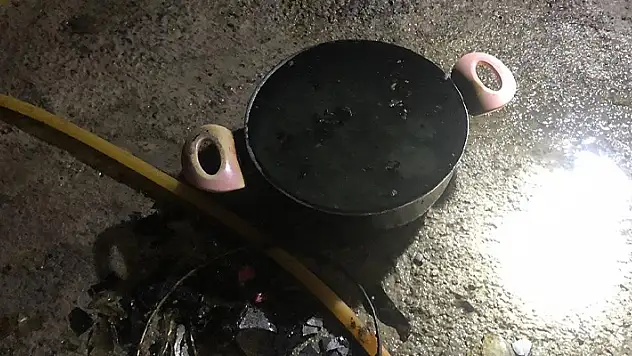 Ocakta unutulan yemek evi yaktı
