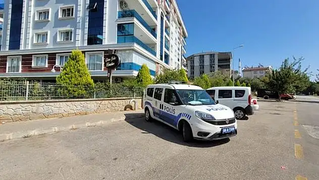 Odasından çıkmayan genç kız ölü bulundu!
