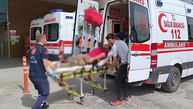 Odun keserken elinden kayan spiral ile el ve ayaklarını kesti
