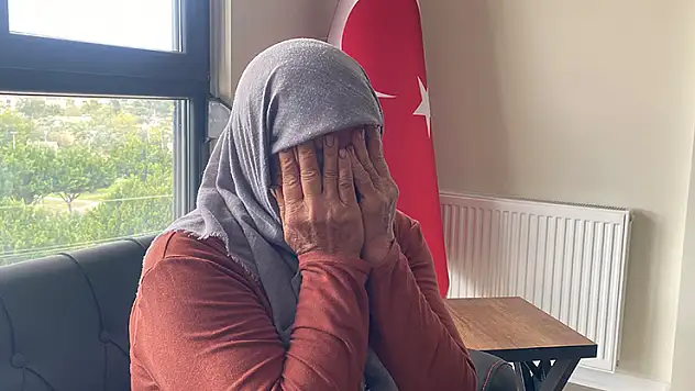 Oğlu bıçaklanarak öldürülen anne gözyaşları içinde adalet istedi: 'Tarla gibi yapmış oğlumu'