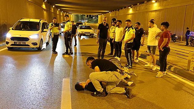 Oğlu kanlar içinde yerde yatan babanın çaresizliği yürekleri dağladı
