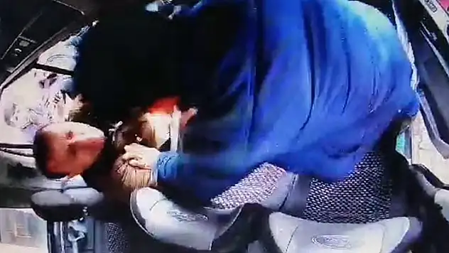 Oğlunu ısıran köpeğin sahibinden şikayetçi oldu, mahkemeyi kazanınca darbedildi

