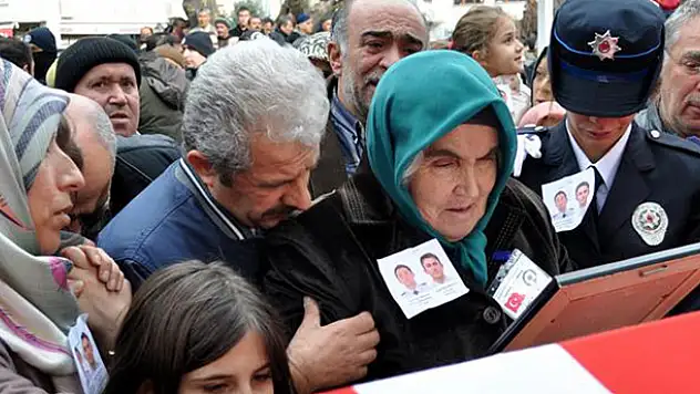 Oğlunun acısına dayanamayan şehit annesi kalp krizi geçirdi