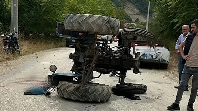 Oğlunun kullandığı traktörün altında kalan kadın hayatını kaybetti
