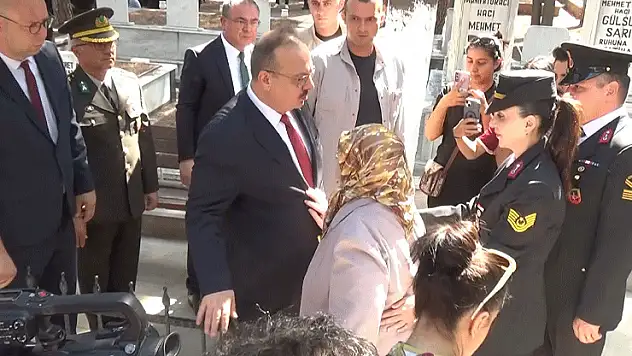 Oğlunun mezarına sarılamayan anne Şengüroğlu: 'Bir kapı açılsın yeter'