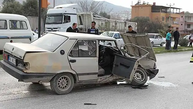 Oğlunun öldüğü yerde kaza yaptı